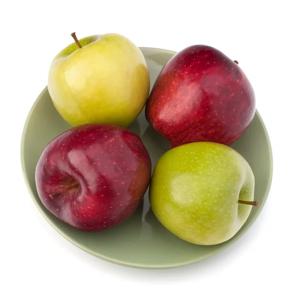 Äpfel stapeln sich auf Teller — Stockfoto