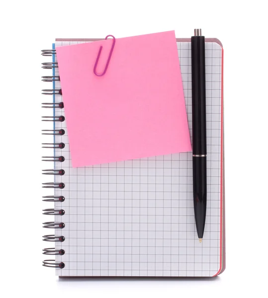Quaderno con avviso carta e penna — Foto Stock