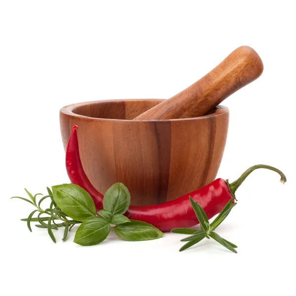 Verse smaakstof kruiden en specerijen in houten Mortier — Stockfoto