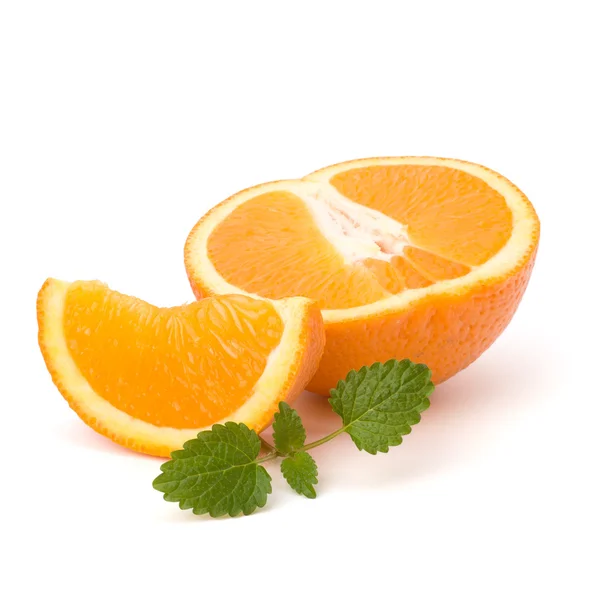 Segmento de fruta naranja y hoja de menta cítrica — Foto de Stock