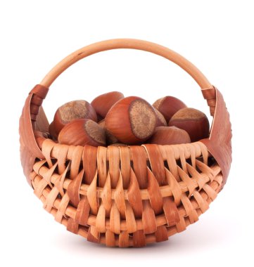 hasır sepet içinde fındık