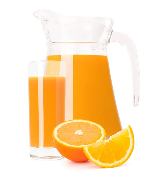 オレンジ色の果物ジュースのガラスの水差しに — ストック写真