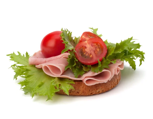 Sebze ve tütsülenmiş jambon ile sağlıklı sandviç — Stok fotoğraf