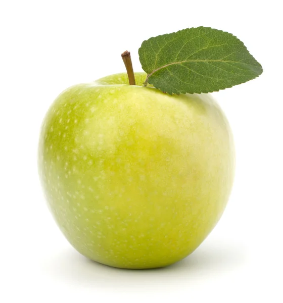 Сладкое зеленое яблоко с листом — стоковое фото