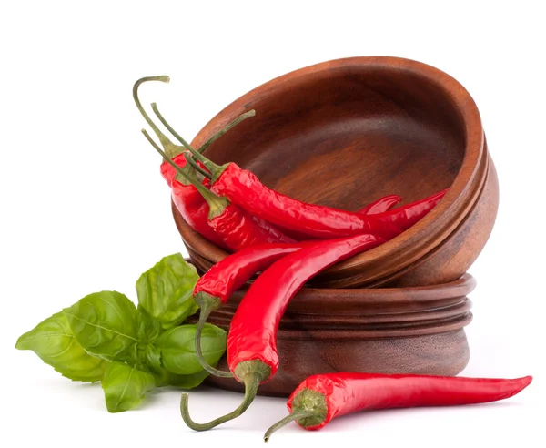 Warme rode chili of Chili peper in houten kommen stapel — Stockfoto