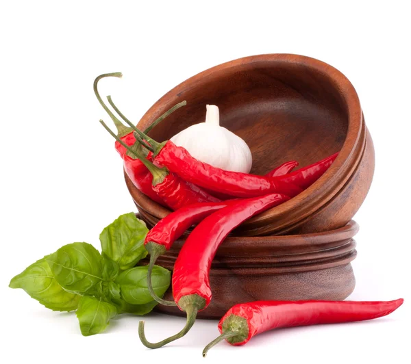 Warme rode chili of Chili peper in houten kommen stapel — Stockfoto