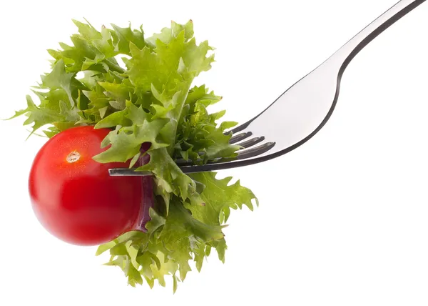 Salada fresca e tomate cereja em garfo isolado em backgrou branco — Fotografia de Stock
