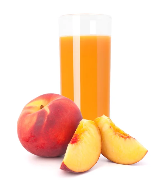 Персиковый сок в стакане — стоковое фото