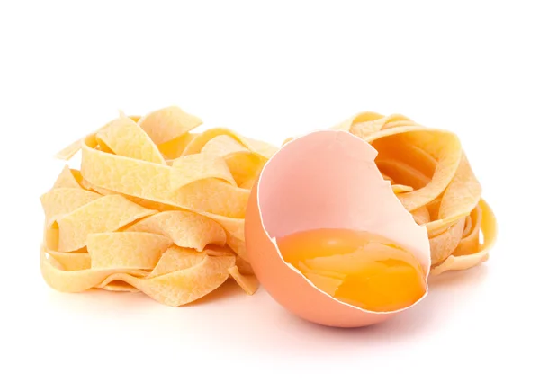 Nido de fettuccine de pasta de huevo italiano —  Fotos de Stock