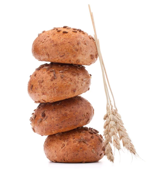 Panecillo de hamburguesa o rollo y corte de espigas de trigo — Foto de Stock