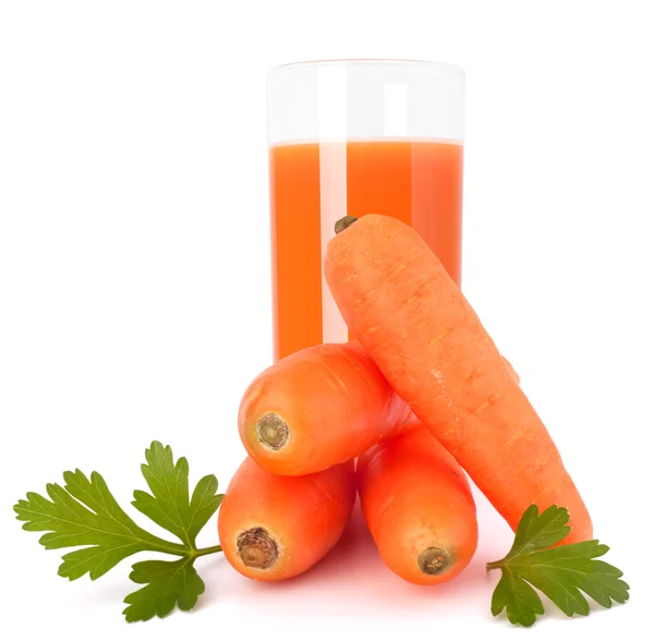 Bicchiere di succo di carota e tuberi di carota — Foto Stock