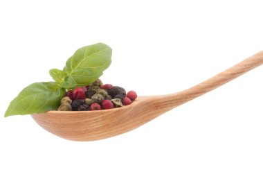 tahta kaşık beyaz backgrou izole Mix baharat biber