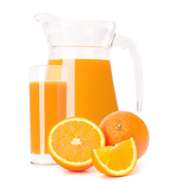 オレンジ色の果物ジュースのガラスの水差しに — ストック写真