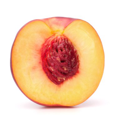 Kuru soğan yarım üzerinde beyaz bir arka plan kesme izole meyve