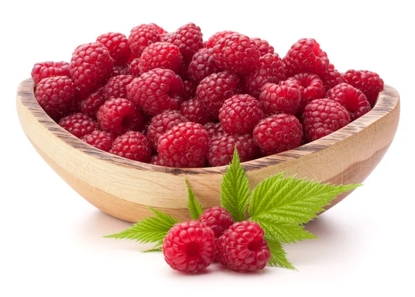 Raspberries in wooden bowl — Stock Photo, Image