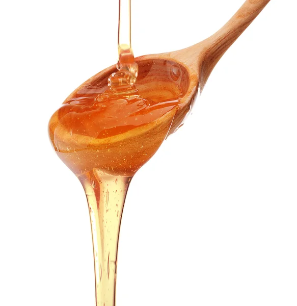 Мед капает из деревянного медового ковша — стоковое фото
