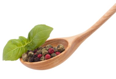 tahta kaşık beyaz backgrou izole Mix baharat biber