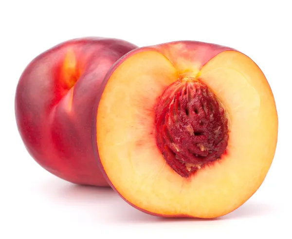 Nectarine vruchten op witte achtergrond knipsel geïsoleerd — Stockfoto