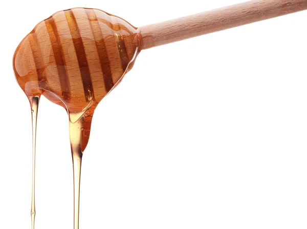 Med z dřevěné honey naběračka izolovaných na bílém zpět — Stock fotografie
