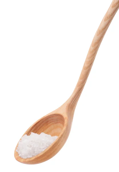 Soli mineralnych w drewnianą łyżką na białym tle na białe tło wyłącznik — Zdjęcie stockowe