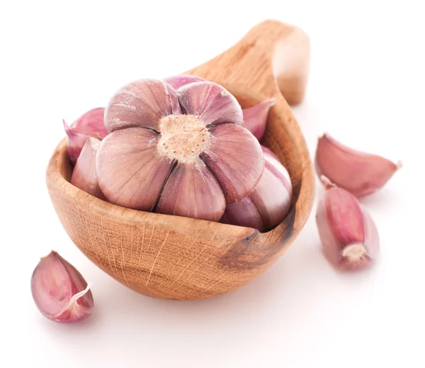 Garlic cloves in wooden bowl — Stock Photo, Image