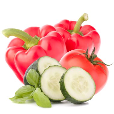 légumes frais et feuilles de basilic