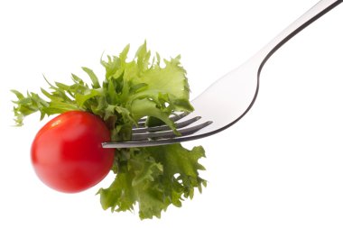 taze salata ve çatal üzerinde kiraz domates