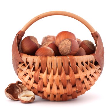 hasır sepet içinde fındık