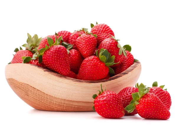 Erdbeeren im hölzernen Schüsselausschnitt — Stockfoto