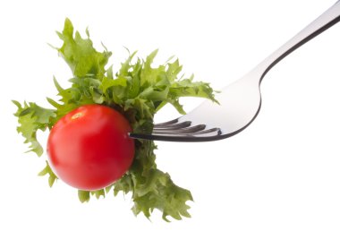 taze salata ve çatal üzerinde kiraz domates