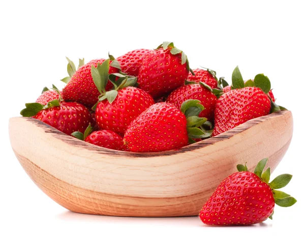 Strawberries in wooden bowl cutout — Stock Photo, Image