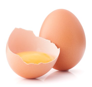 Beyaz arka plan üzerinde kesme izole yumurta kırma 