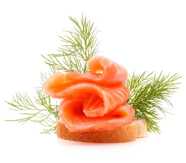 Sándwich o canapé con salmón sobre fondo blanco recorte —  Fotos de Stock