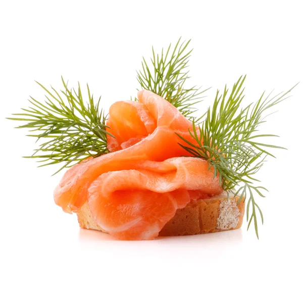 Sandwich oder Canape mit Lachs auf weißem Hintergrund — Stockfoto
