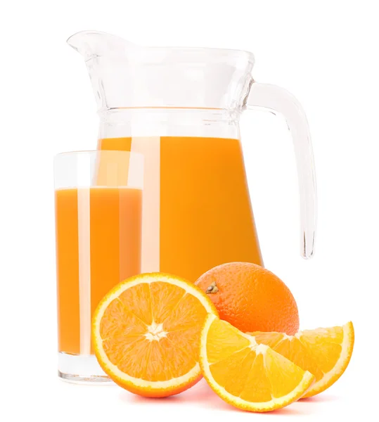 Jus de fruits orange dans une cruche en verre — Photo