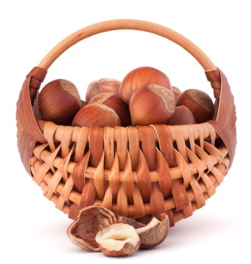 hasır sepet içinde fındık