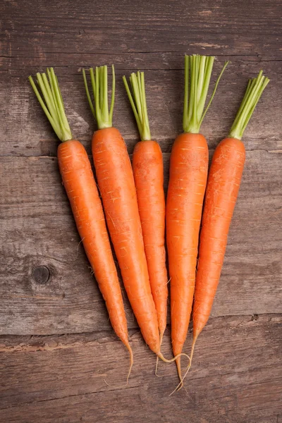 Ramo de zanahorias frescas — Foto de Stock