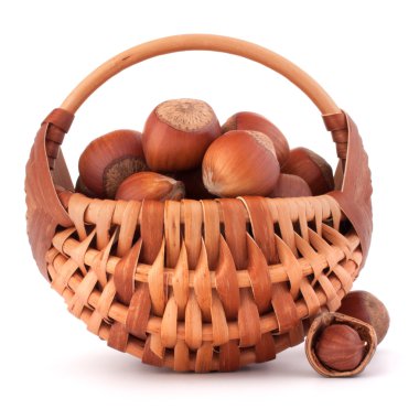 hasır sepet içinde fındık