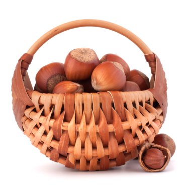 hasır sepet içinde fındık