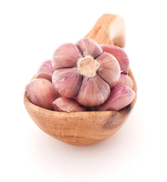 Garlic cloves in wooden bowl — Stock Photo, Image