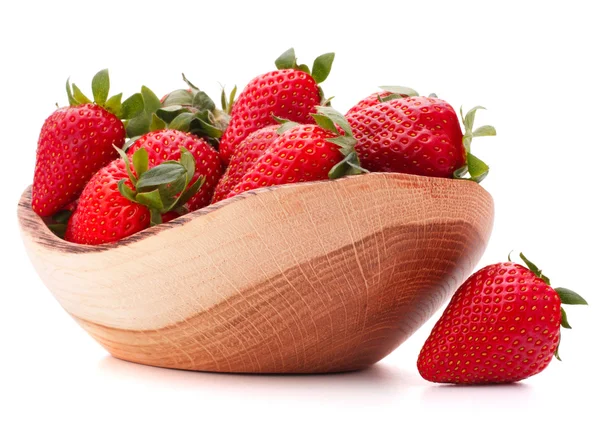 Erdbeeren in Holzschale — Stockfoto