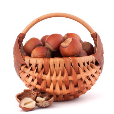 hasır sepet içinde fındık