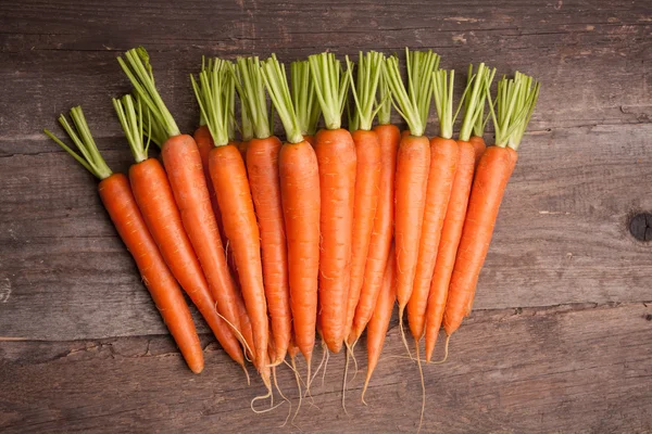 Ramo de zanahorias frescas —  Fotos de Stock