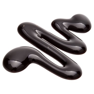 Beyaz arkaplanda izole edilmiş çikolata şurubu damlası