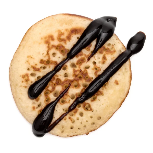 Einen Pfannkuchen Mit Schokoladensirup Isoliert Auf Weißem Hintergrund Ausschneiden Ansicht — Stockfoto