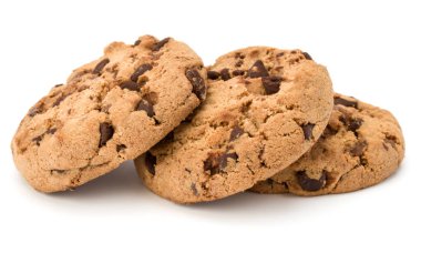 Beyaz arka plan üzerinde izole üç çikolatalı kurabiye. Tatlı bisküvi. Ev yapımı pasta.