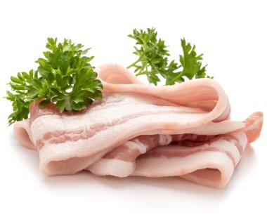 Beyaz arka plan kesme izole dilimlenmiş domuz pastırması ve maydanoz yaprakları