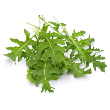 Taze rucola yaprakları yeşil beyaz arka plan üzerinde izole stüdyo çekim kapatın. Roket salata veya roka.