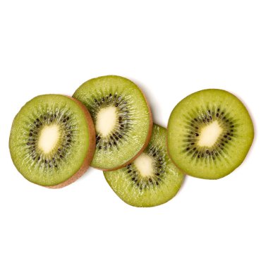 kivi meyve dilimleri beyaz arka plan closeup izole. Kivi dilimleri flatlay. Düz döşeme, üst görünüm.