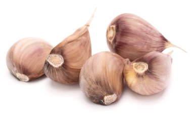 Beyaz arka plan üzerinde kesme izole diş sarımsak